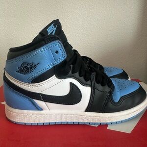 Jordan 1 High OG UNC toe